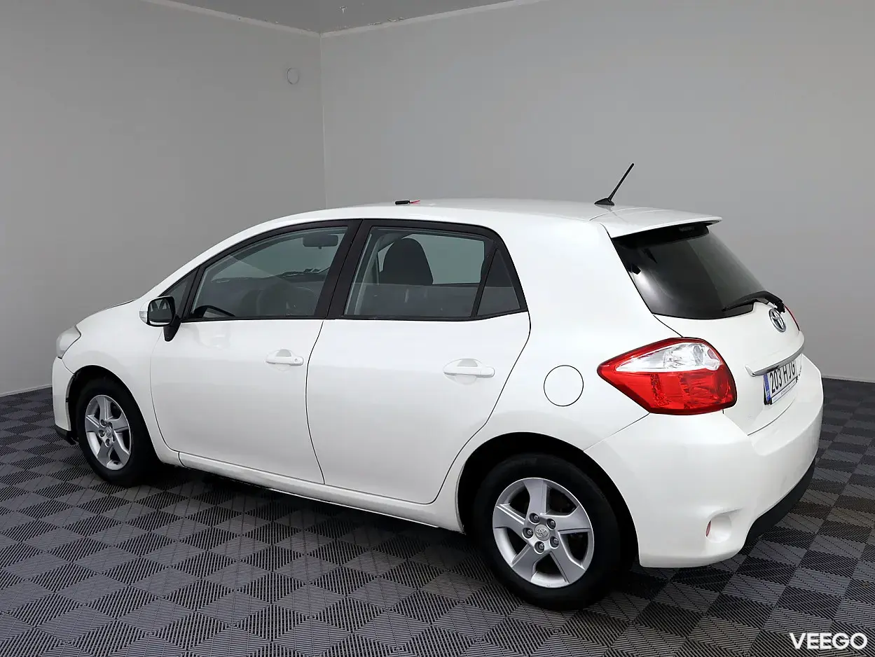 Toyota Auris 1.8 73kW