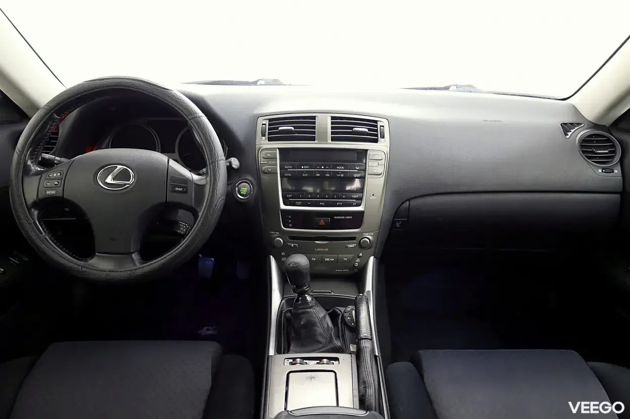Lexus IS 220 2.2 130kW