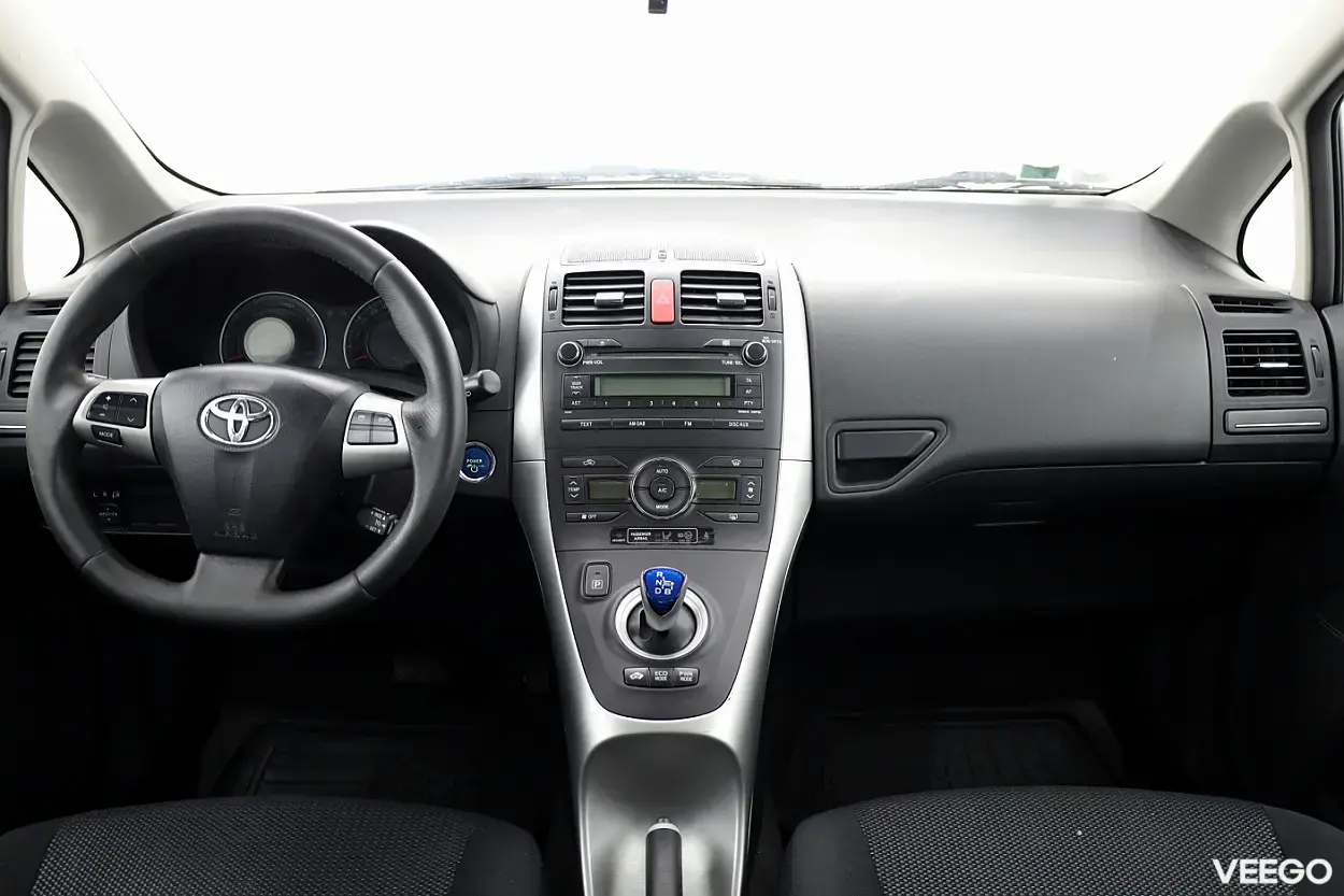 Toyota Auris 1.8 73kW