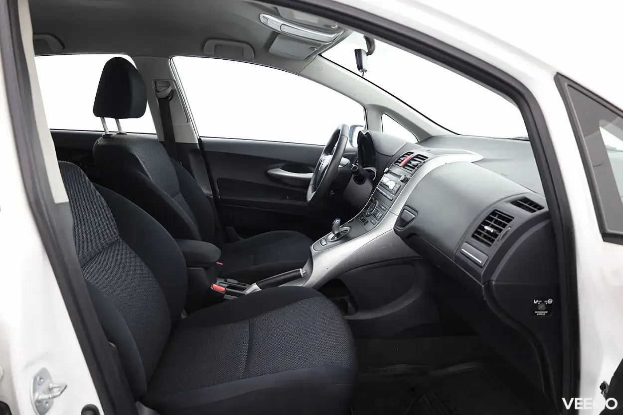 Toyota Auris 1.8 73kW