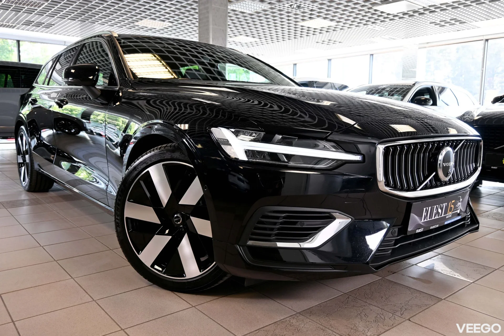 Volvo V60 AWD H&K ULTIMATE BRIGHT XENIUM INTELLI PRO 2 293kW