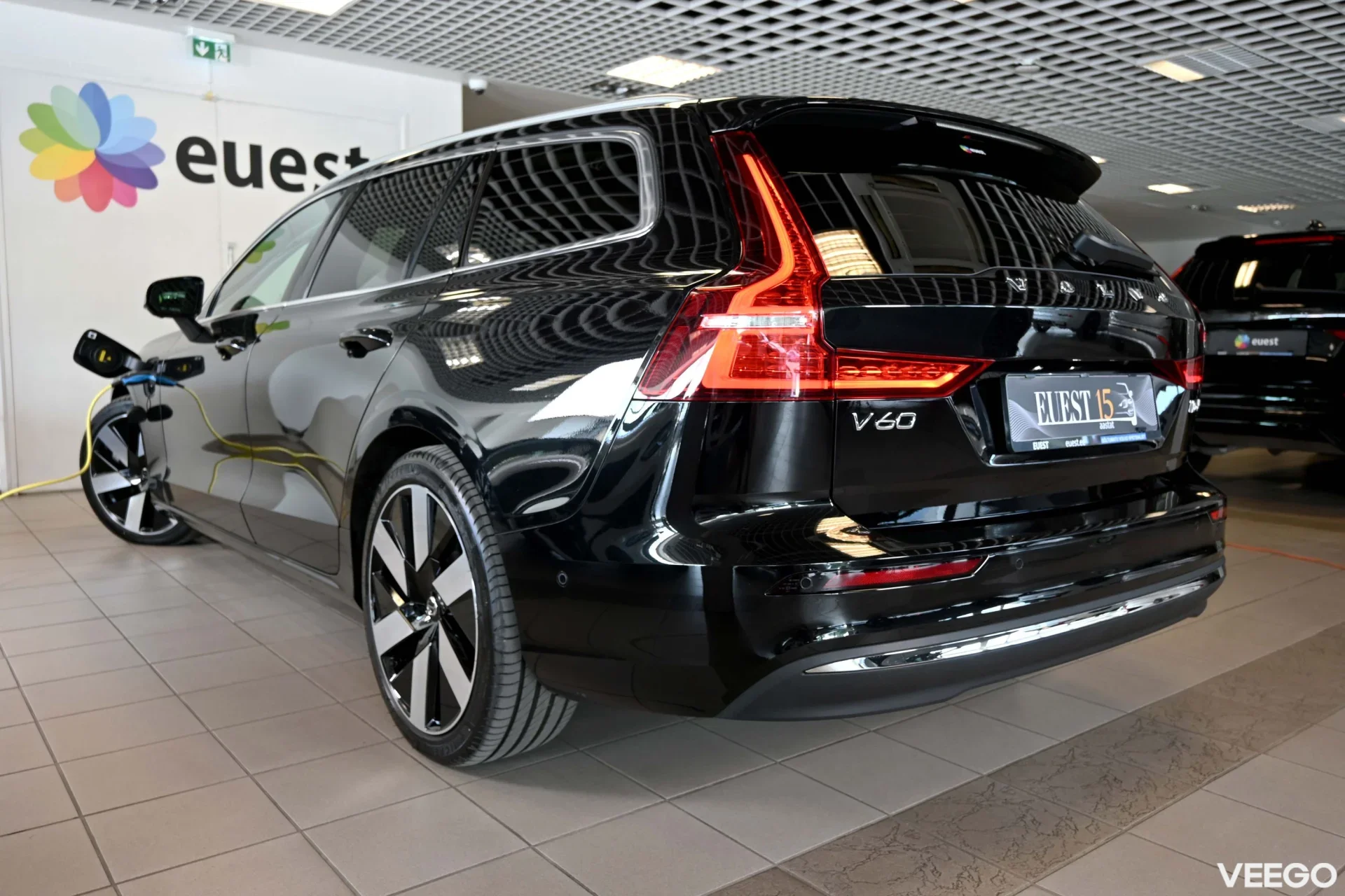 Volvo V60 AWD H&K ULTIMATE BRIGHT XENIUM INTELLI PRO 2 293kW