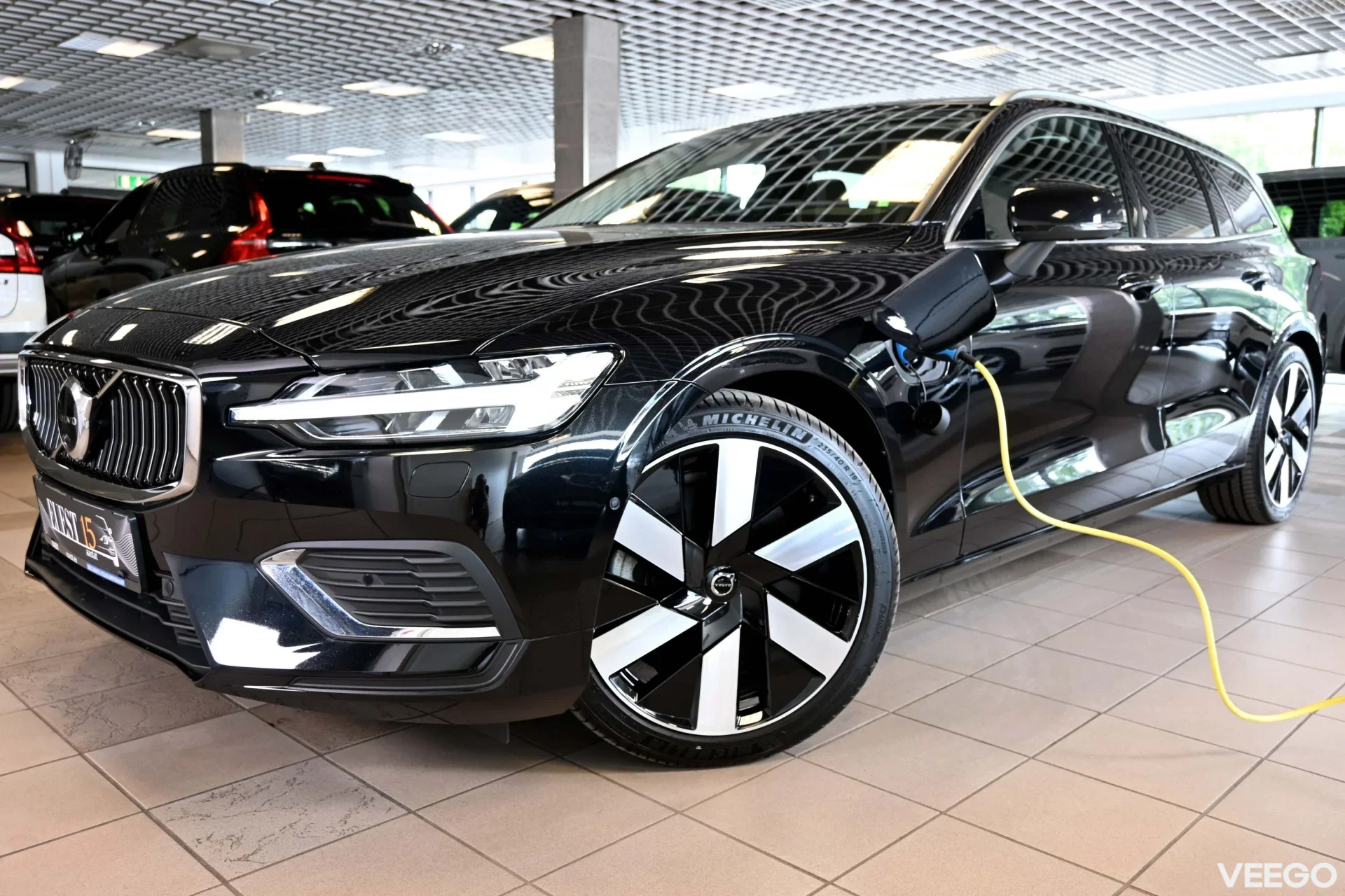 Volvo V60 AWD H&K ULTIMATE BRIGHT XENIUM INTELLI PRO 2 293kW