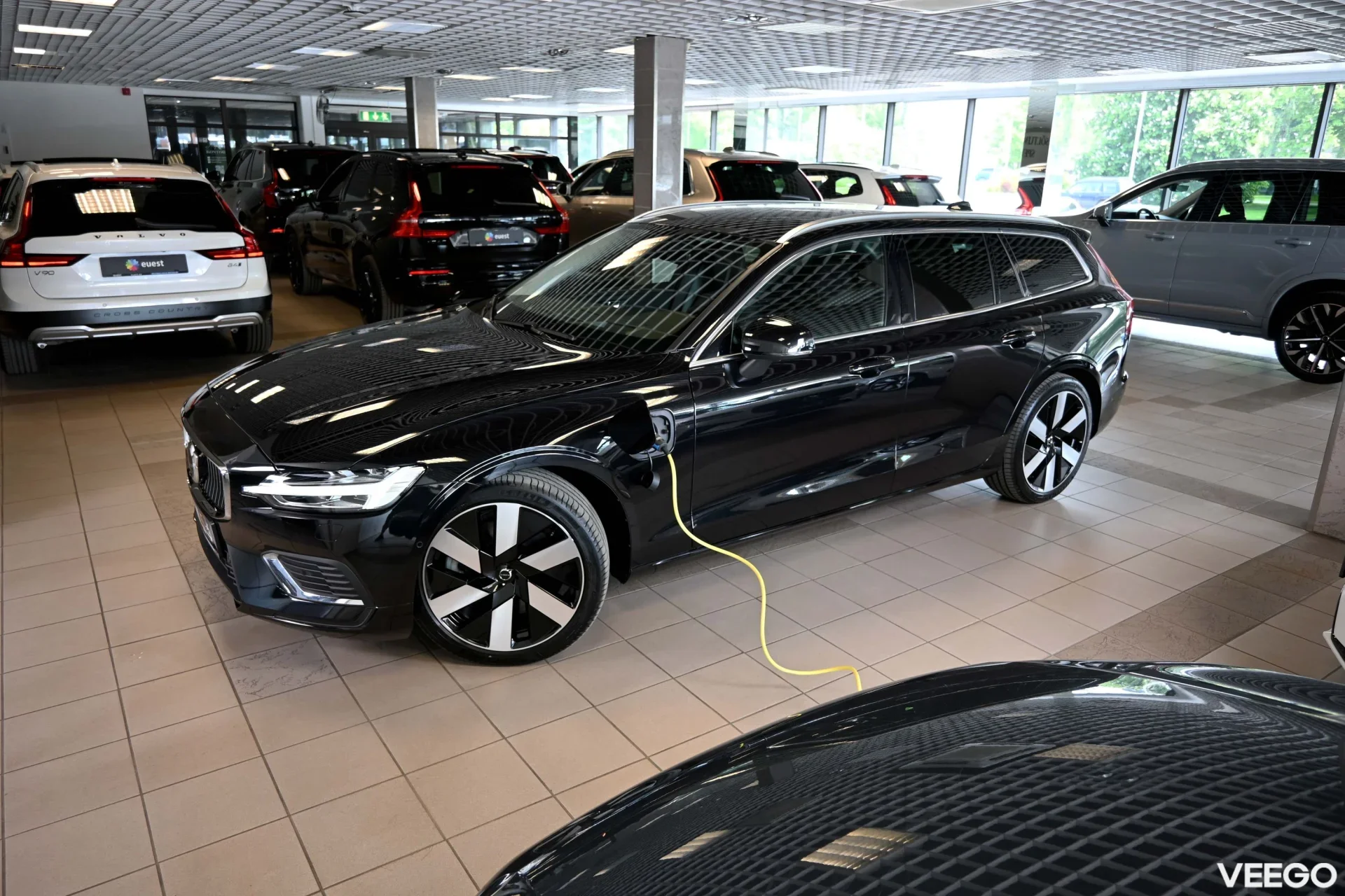 Volvo V60 AWD H&K ULTIMATE BRIGHT XENIUM INTELLI PRO 2 293kW