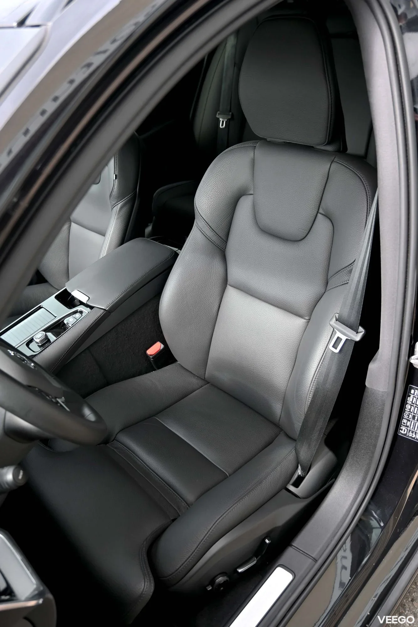 Volvo V60 AWD H&K ULTIMATE BRIGHT XENIUM INTELLI PRO 2 293kW