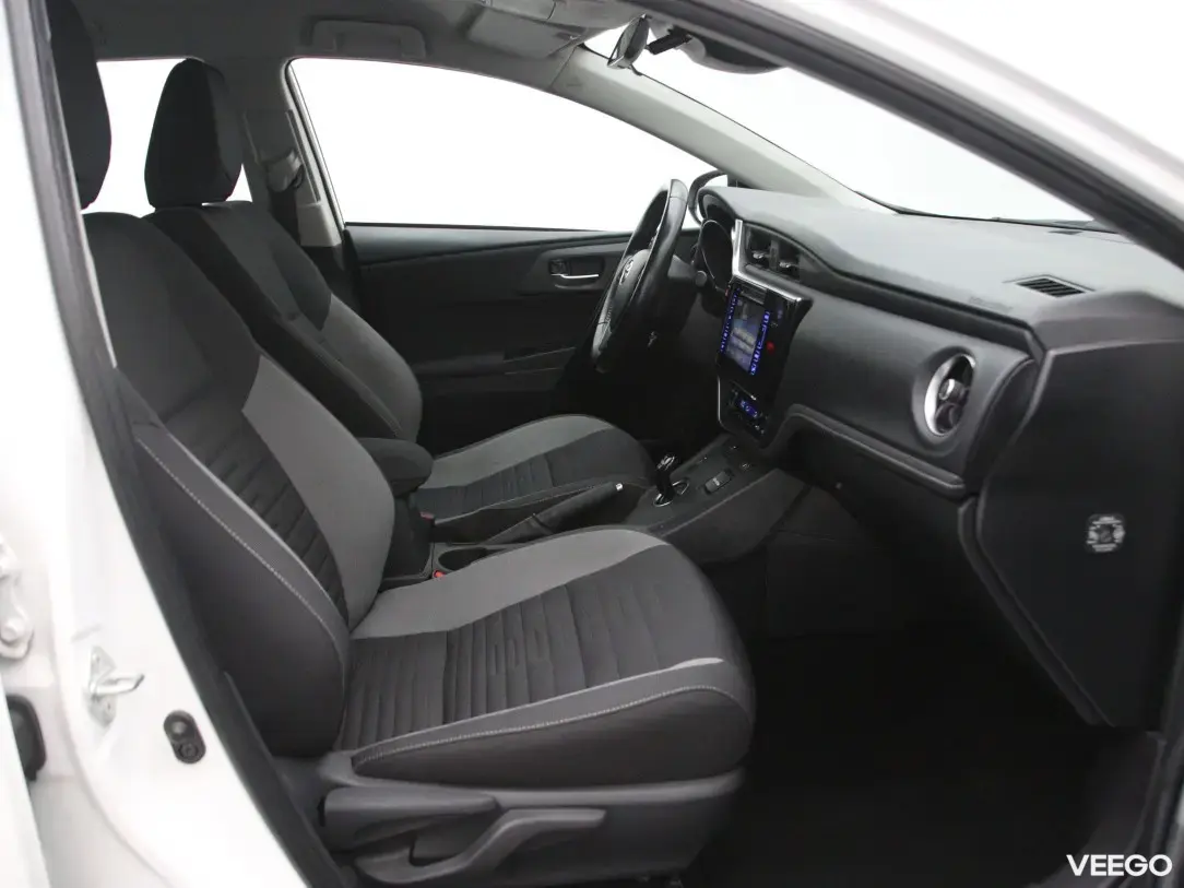 Toyota Auris 1.8 73kW