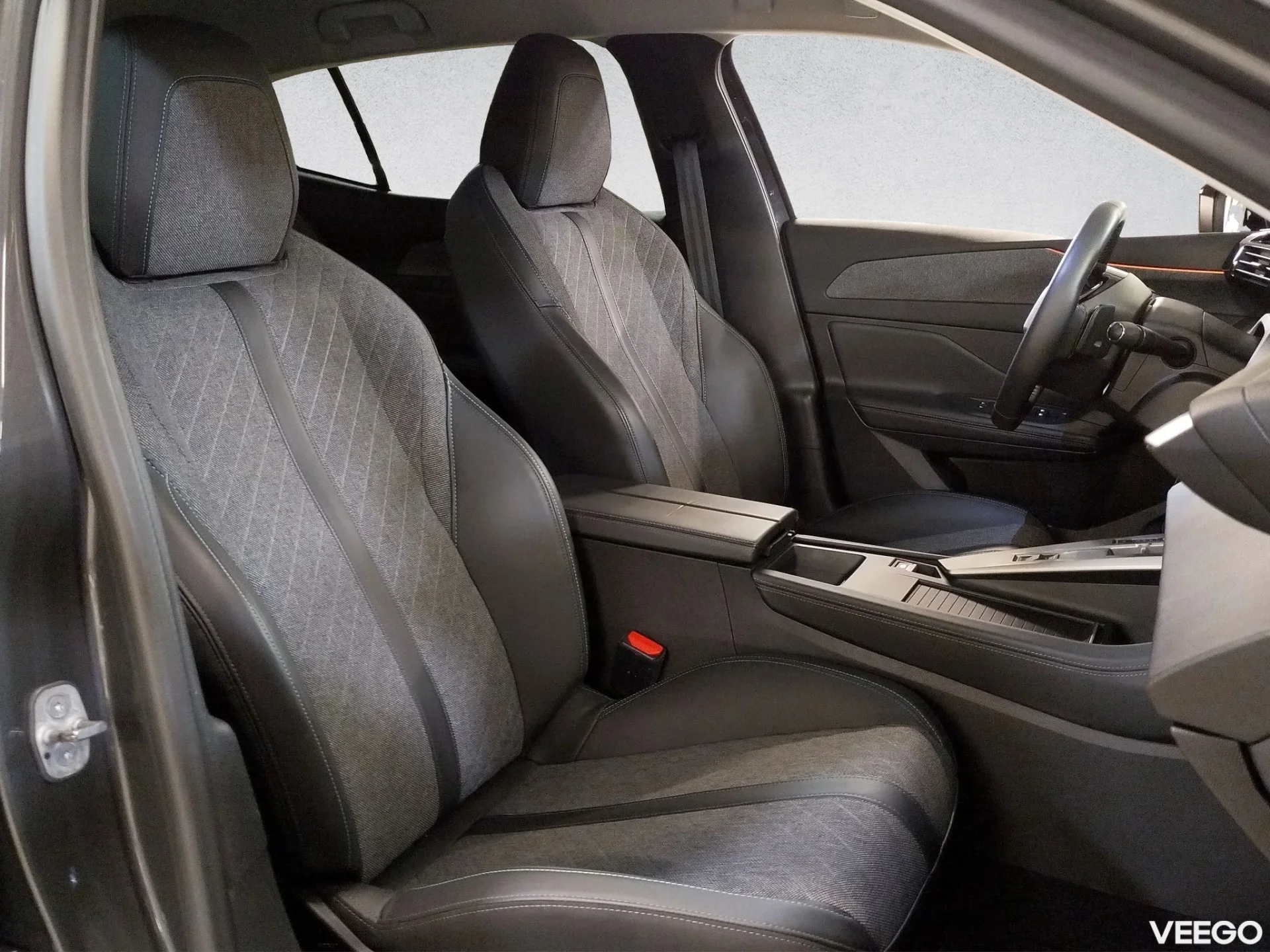 Peugeot 408 Allure PureTech 130 AT8 96kW