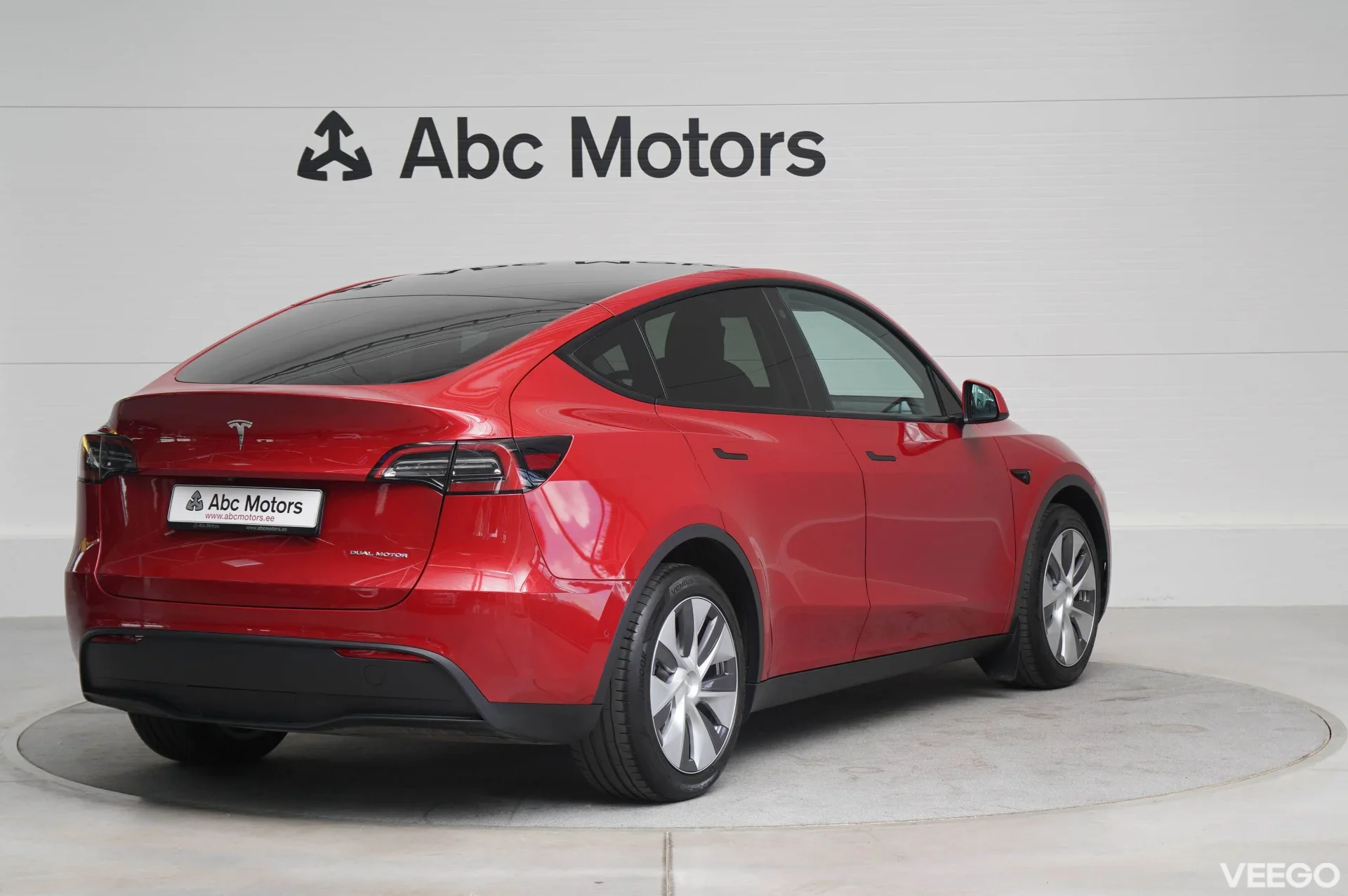 Tesla Model Y Long Range Dual Motor AWD