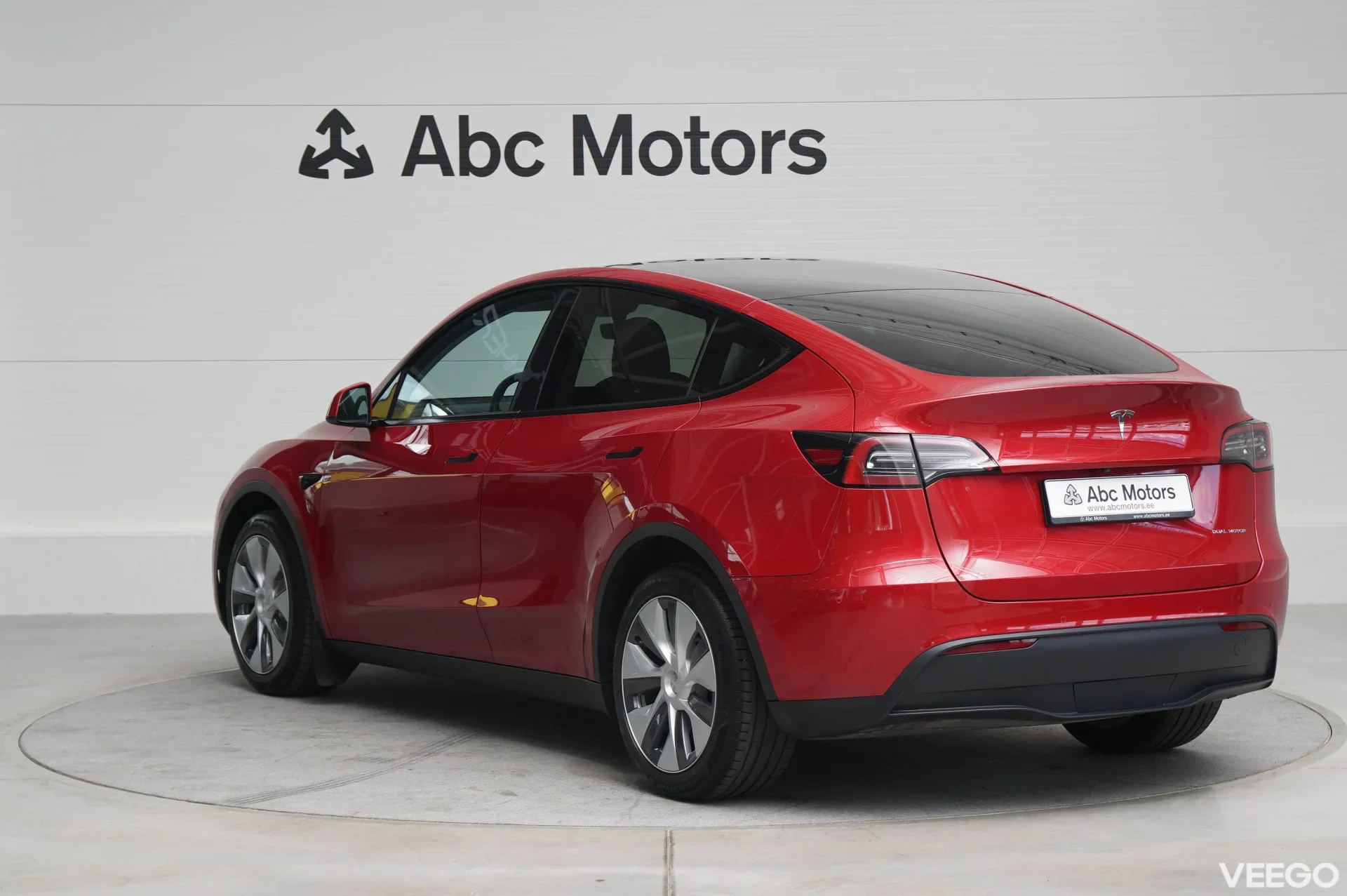 Tesla Model Y Long Range Dual Motor AWD