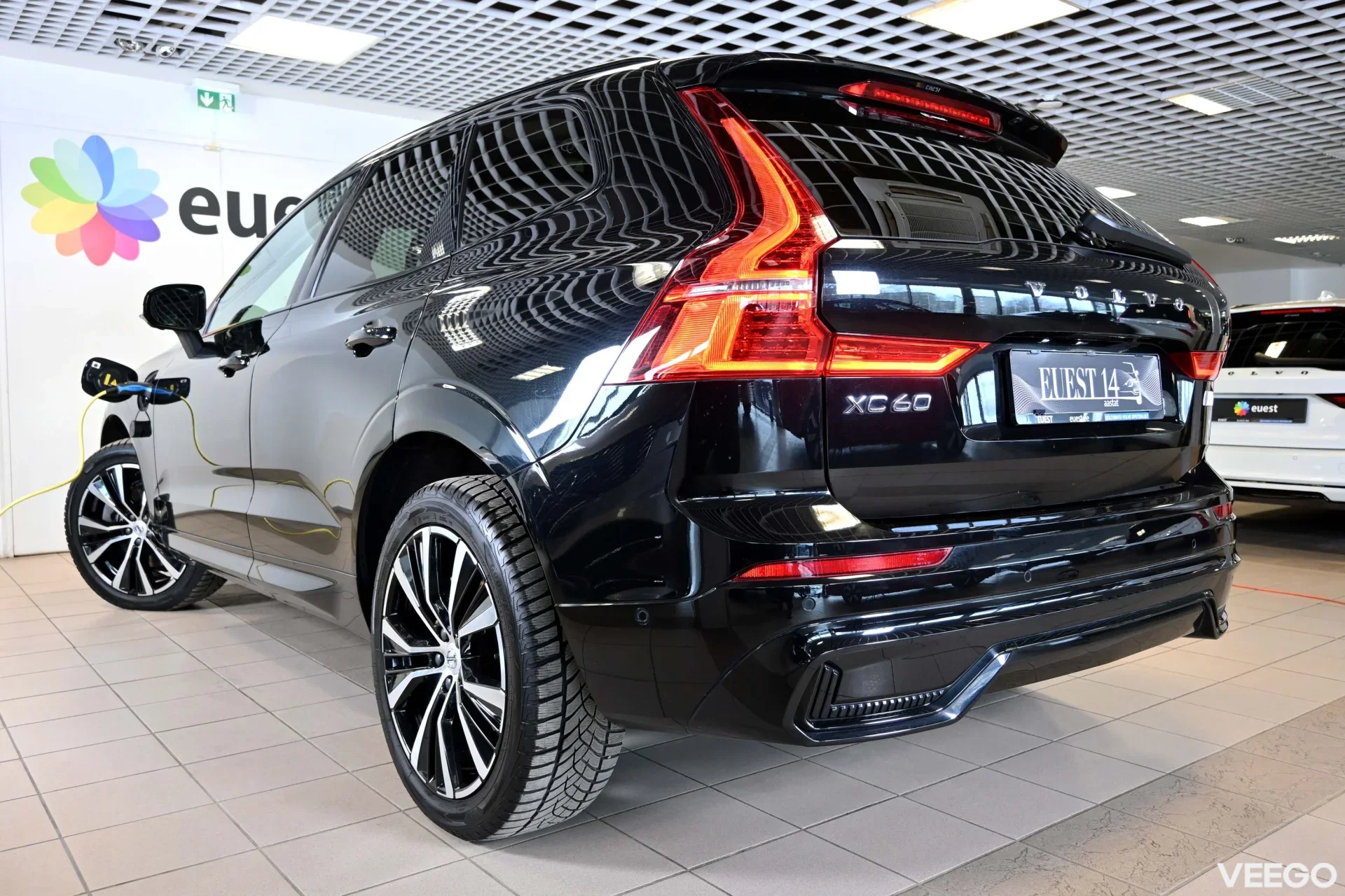 Volvo XC60 AWD T6 H&K LUXURY ULTIMATE DARK INTELLI SAFE MY23 2 293kW