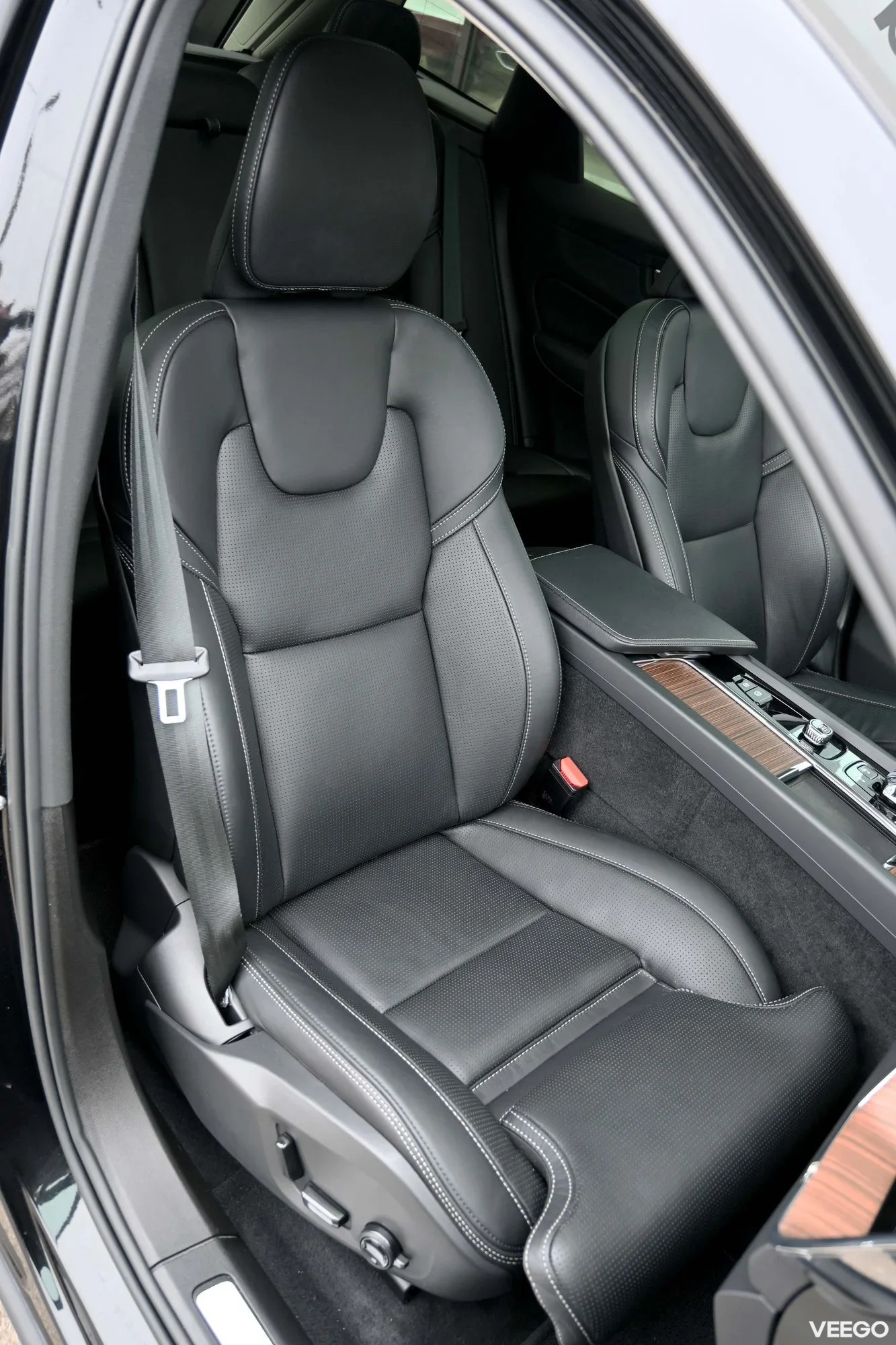 Volvo XC60 AWD T6 H&K LUXURY ULTIMATE DARK INTELLI SAFE MY23 2 293kW