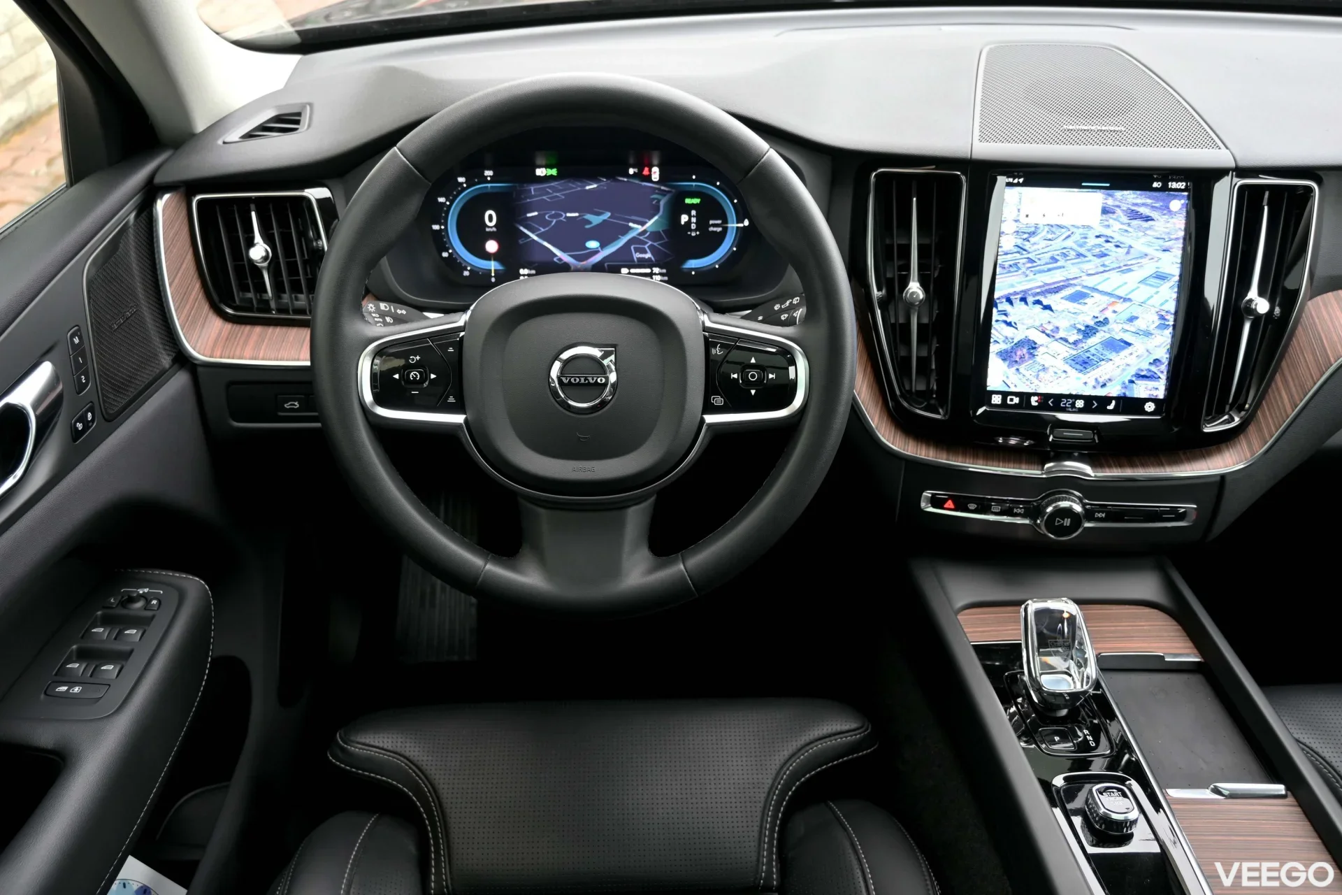 Volvo XC60 AWD T6 H&K LUXURY ULTIMATE DARK INTELLI SAFE MY23 2 293kW