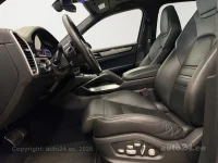Porsche Cayenne Turbo - 4 404kW thumbnail