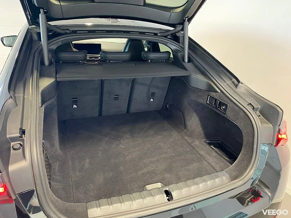 BMW i4 M50 4,95% ränta H/K HUD Keyless AdaptivFarthållare Drag 400kW