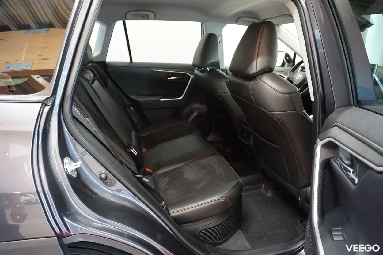 Toyota RAV4 Luxury Plus 2.5 131kW