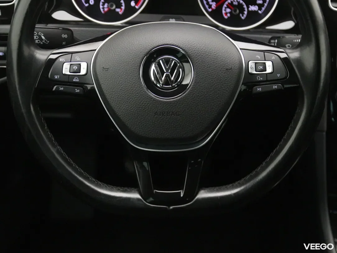Volkswagen Golf 1.6 81kW