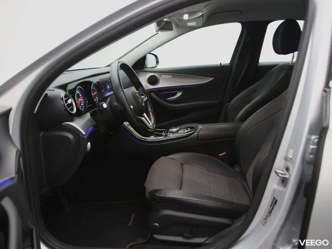 Mercedes-Benz E220 2 143kW