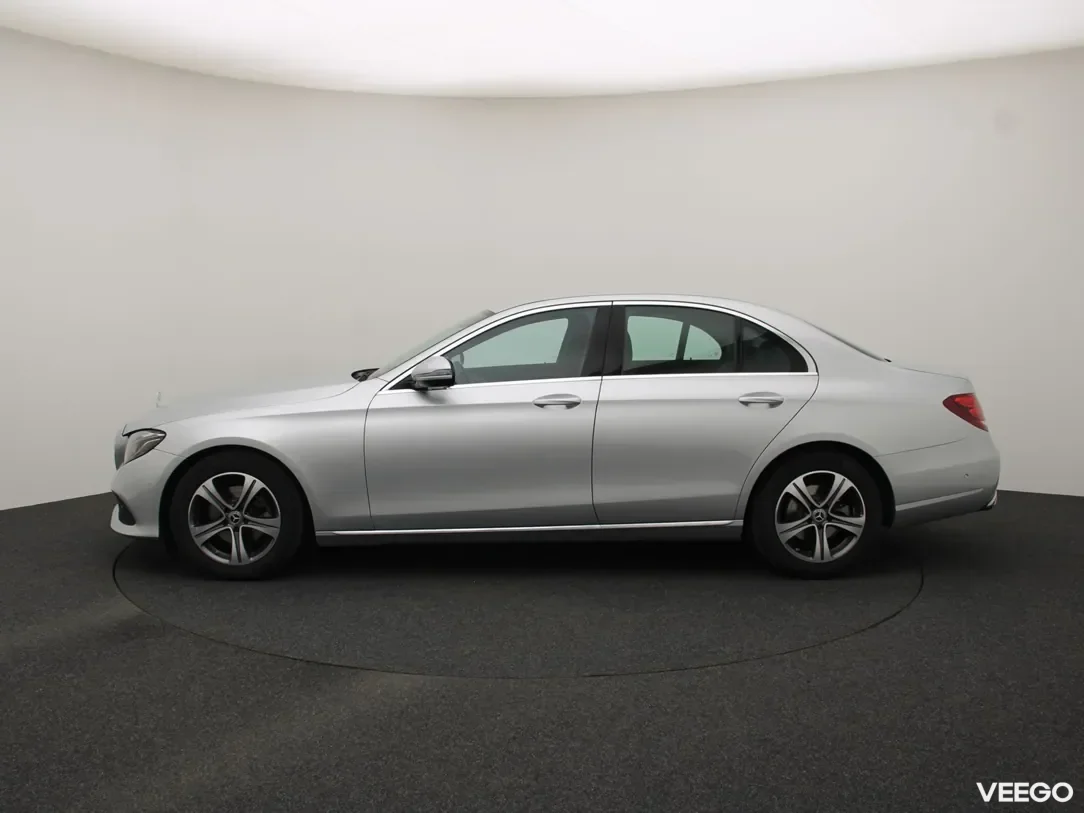 Mercedes-Benz E220 2 143kW