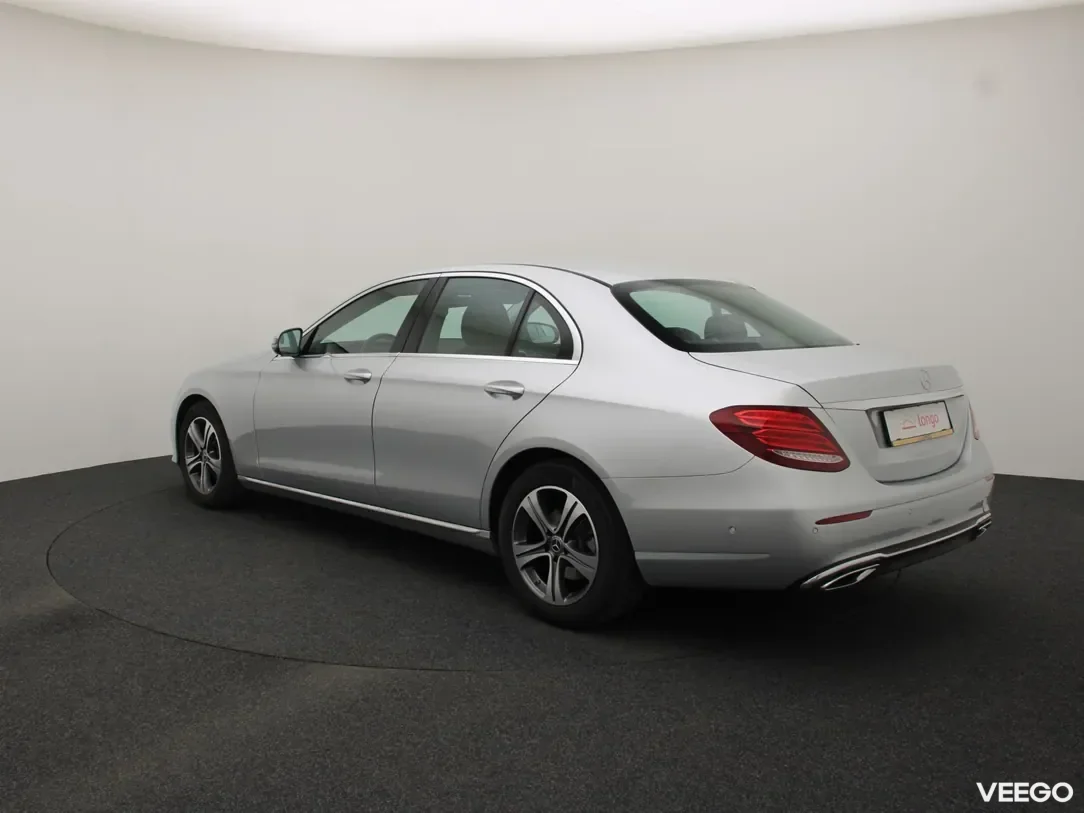 Mercedes-Benz E220 2 143kW