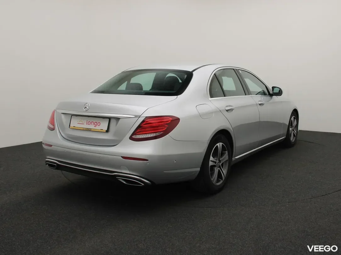 Mercedes-Benz E220 2 143kW
