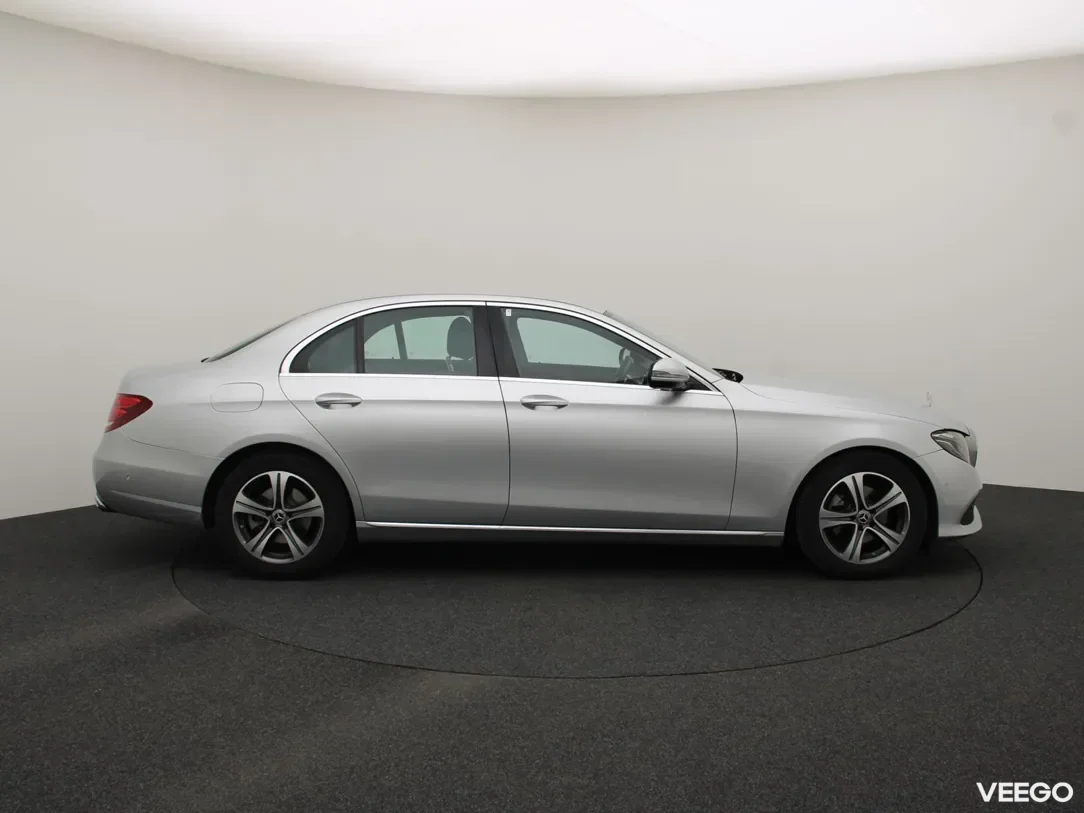 Mercedes-Benz E220 2 143kW