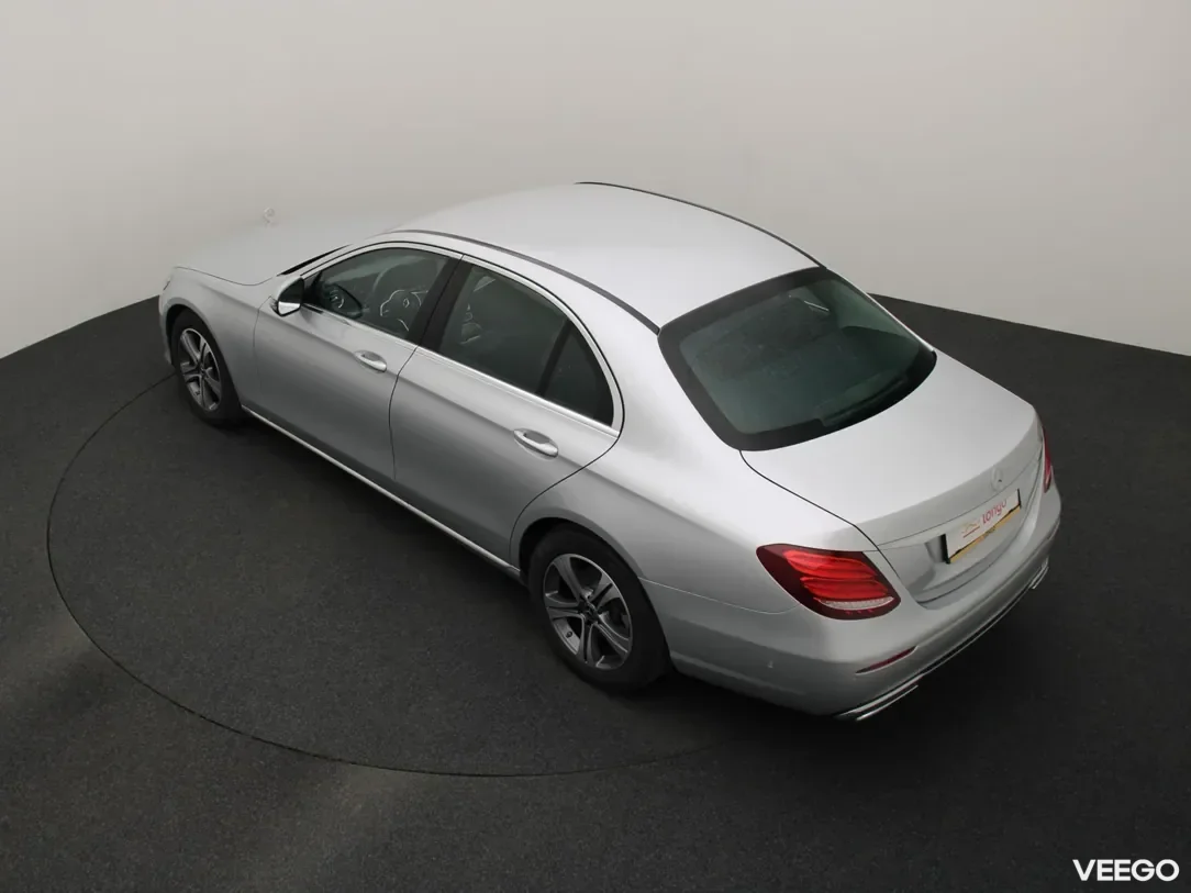 Mercedes-Benz E220 2 143kW