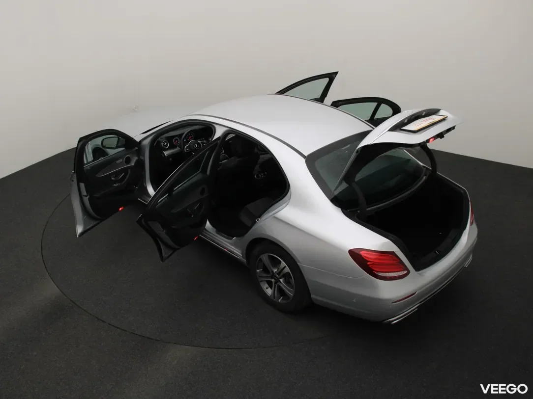 Mercedes-Benz E220 2 143kW