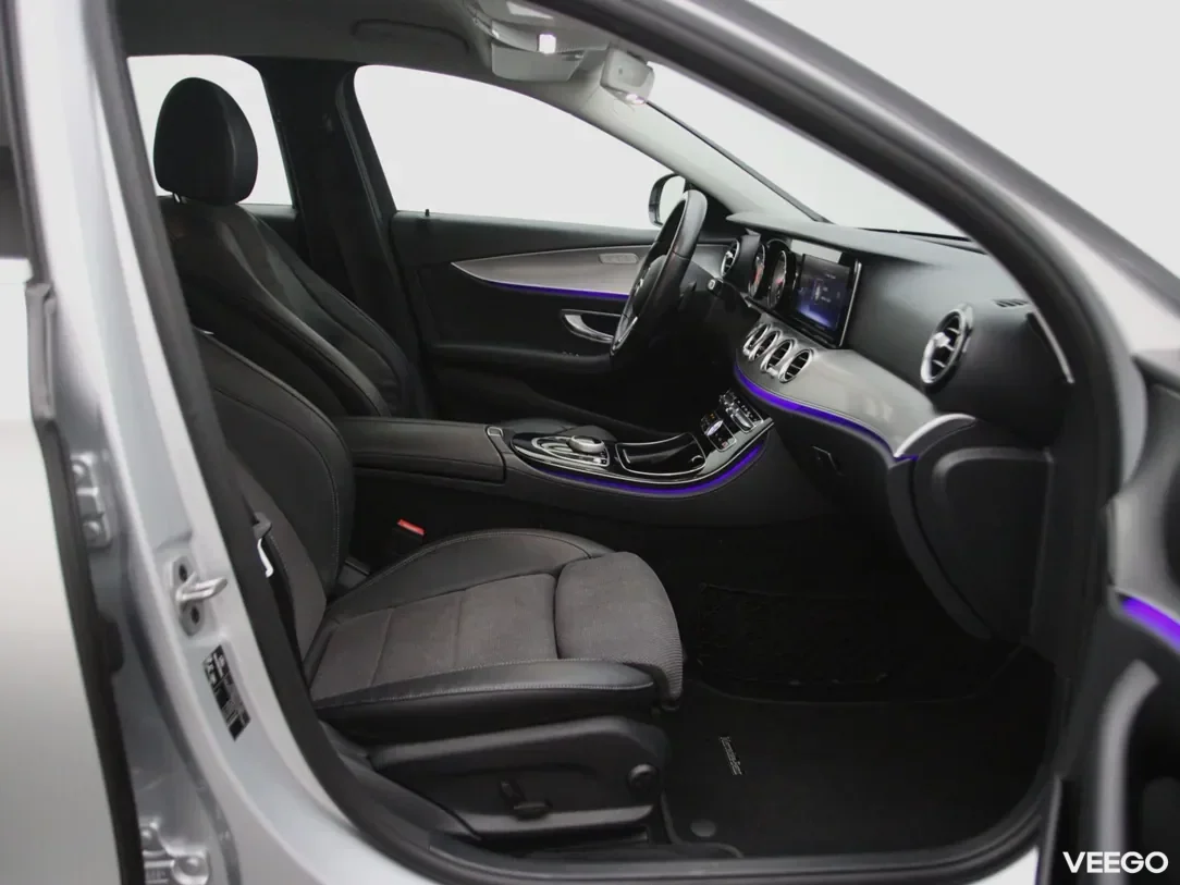 Mercedes-Benz E220 2 143kW