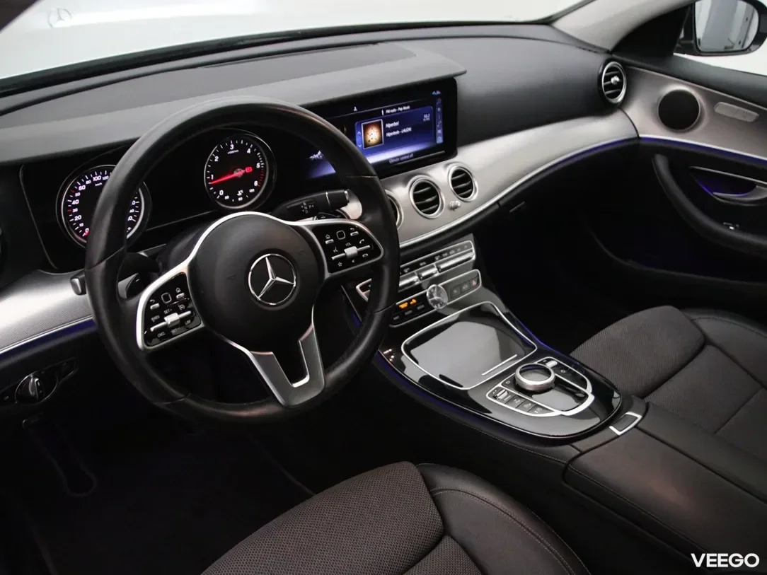 Mercedes-Benz E220 2 143kW