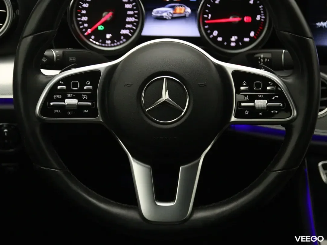 Mercedes-Benz E220 2 143kW
