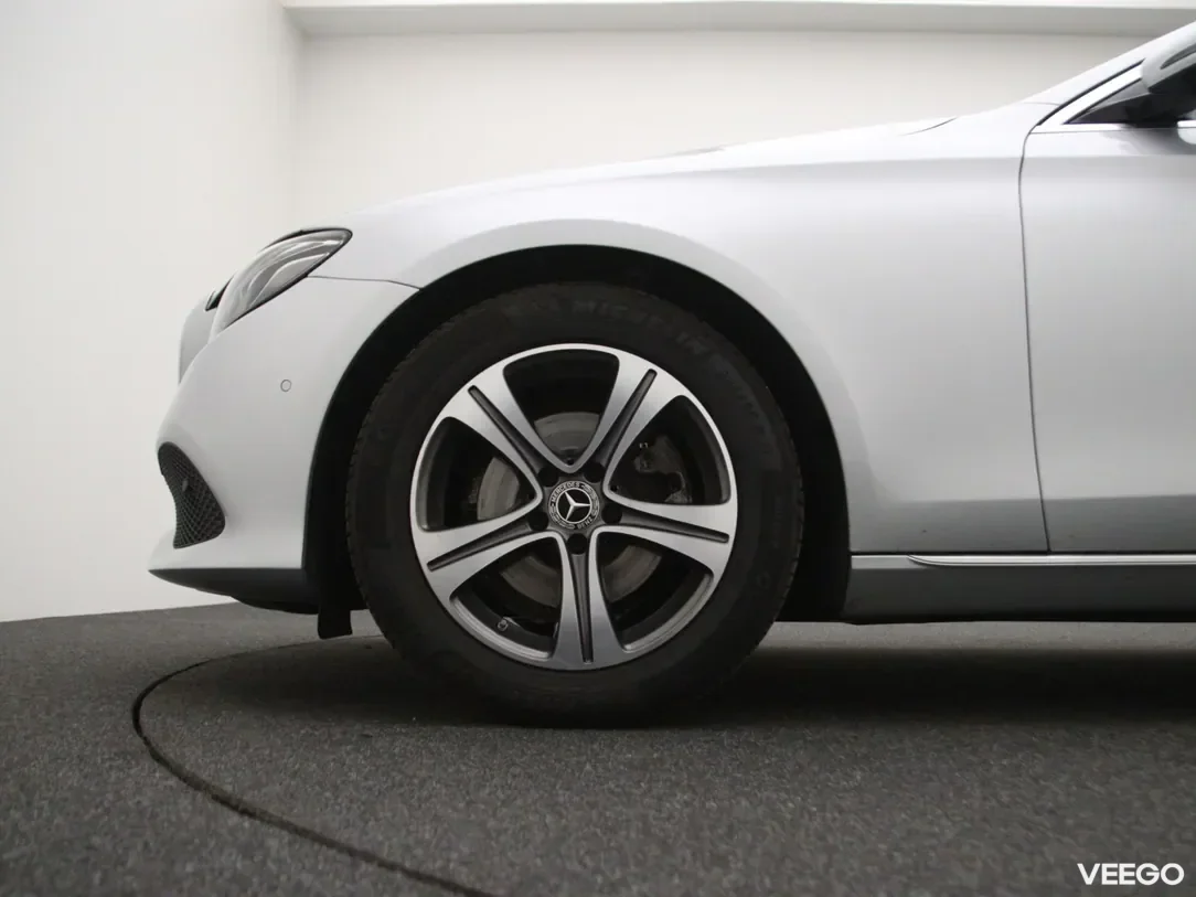 Mercedes-Benz E220 2 143kW