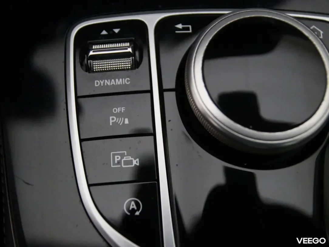 Mercedes-Benz E220 2 143kW