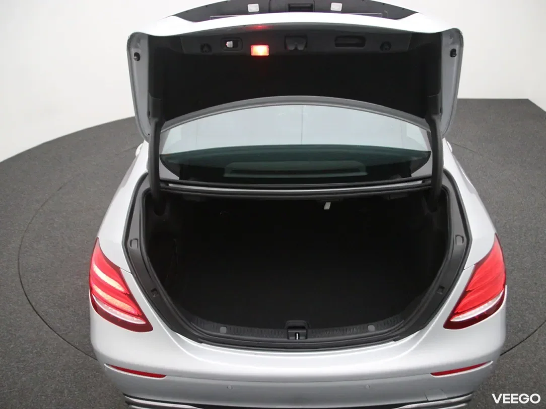 Mercedes-Benz E220 2 143kW