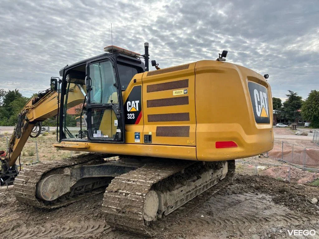Caterpillar 323 122kW