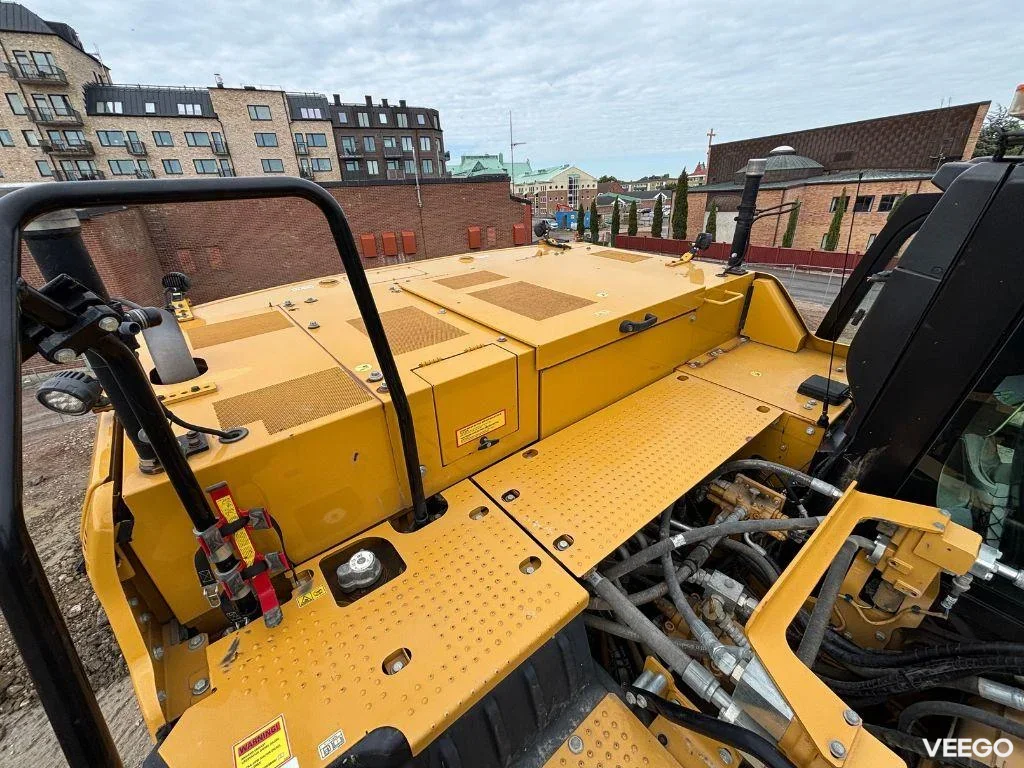 Caterpillar 323 122kW