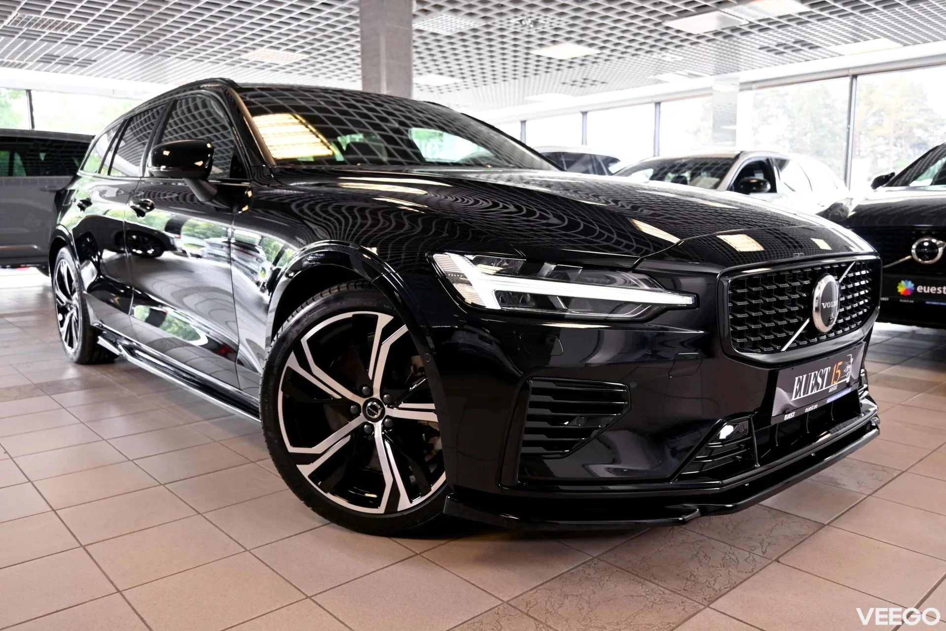 Volvo V60 AWD T6 H&K HUD DARK PLUS XENIUM INTELLI SAFE PRO 2 293kW