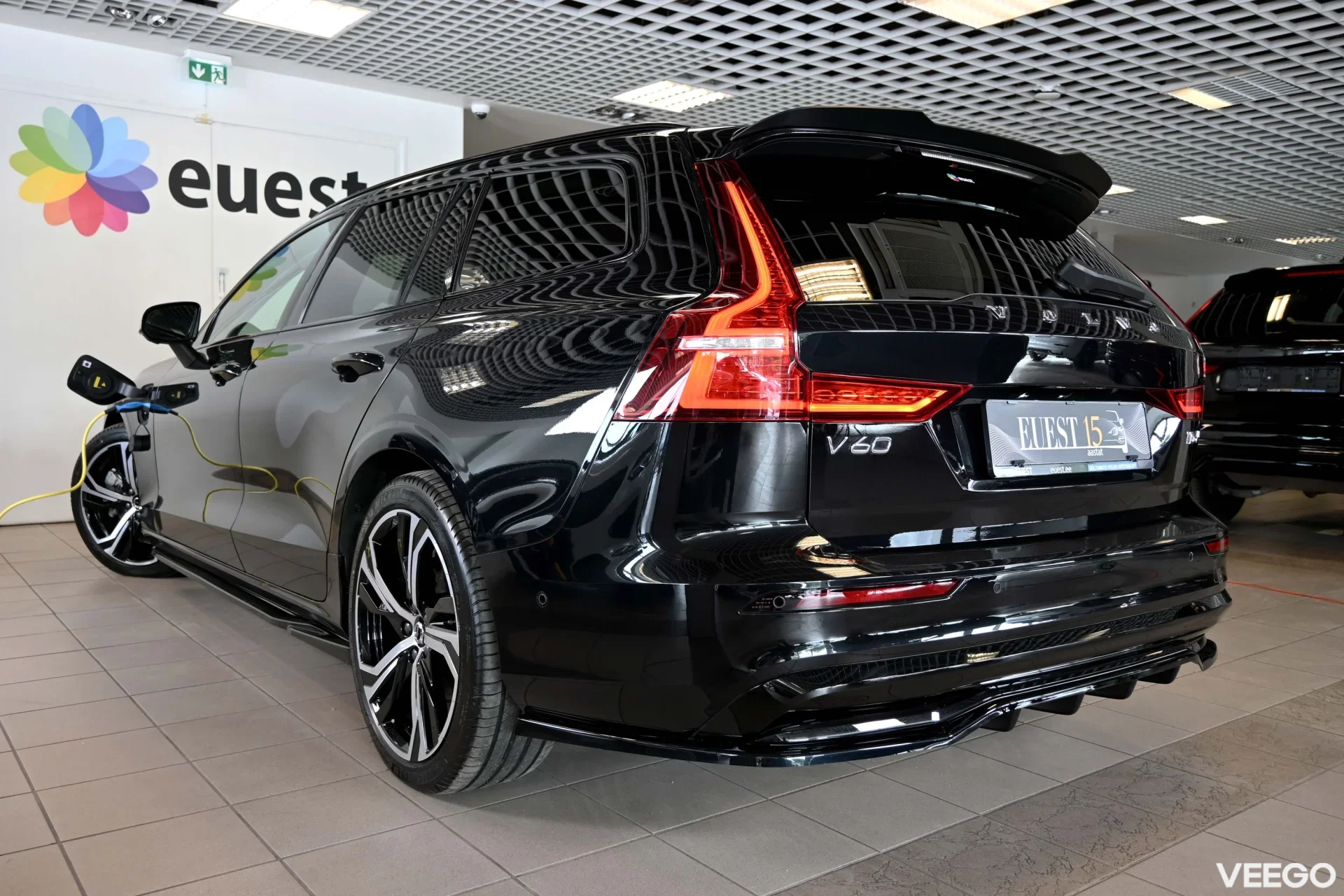 Volvo V60 AWD T6 H&K HUD DARK PLUS XENIUM INTELLI SAFE PRO 2 293kW