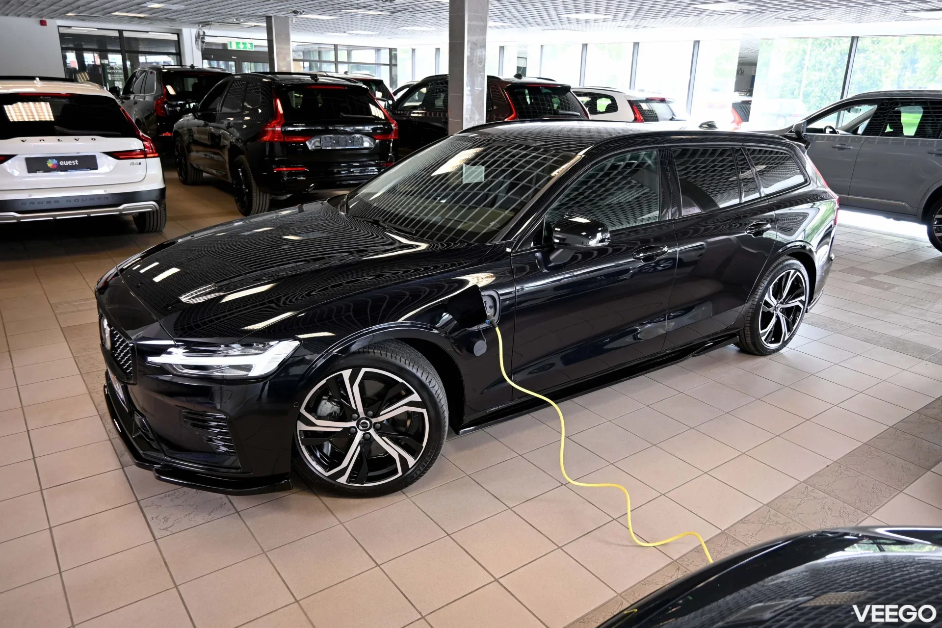 Volvo V60 AWD T6 H&K HUD DARK PLUS XENIUM INTELLI SAFE PRO 2 293kW
