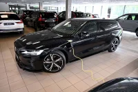 Volvo V60 AWD T6 H&K HUD DARK PLUS XENIUM INTELLI SAFE PRO 2 293kW thumbnail