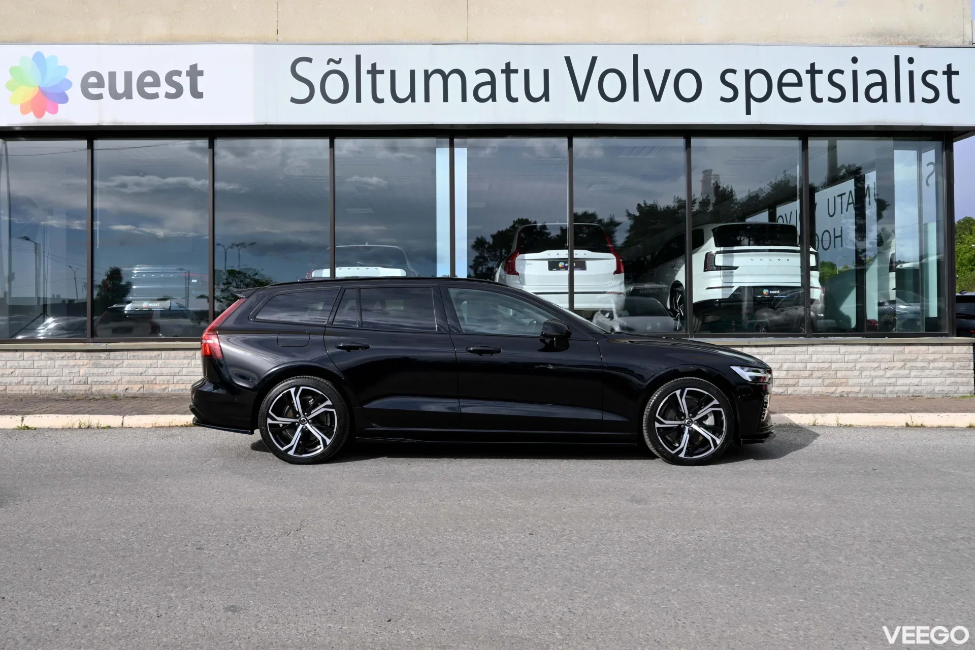Volvo V60 AWD T6 H&K HUD DARK PLUS XENIUM INTELLI SAFE PRO 2 293kW