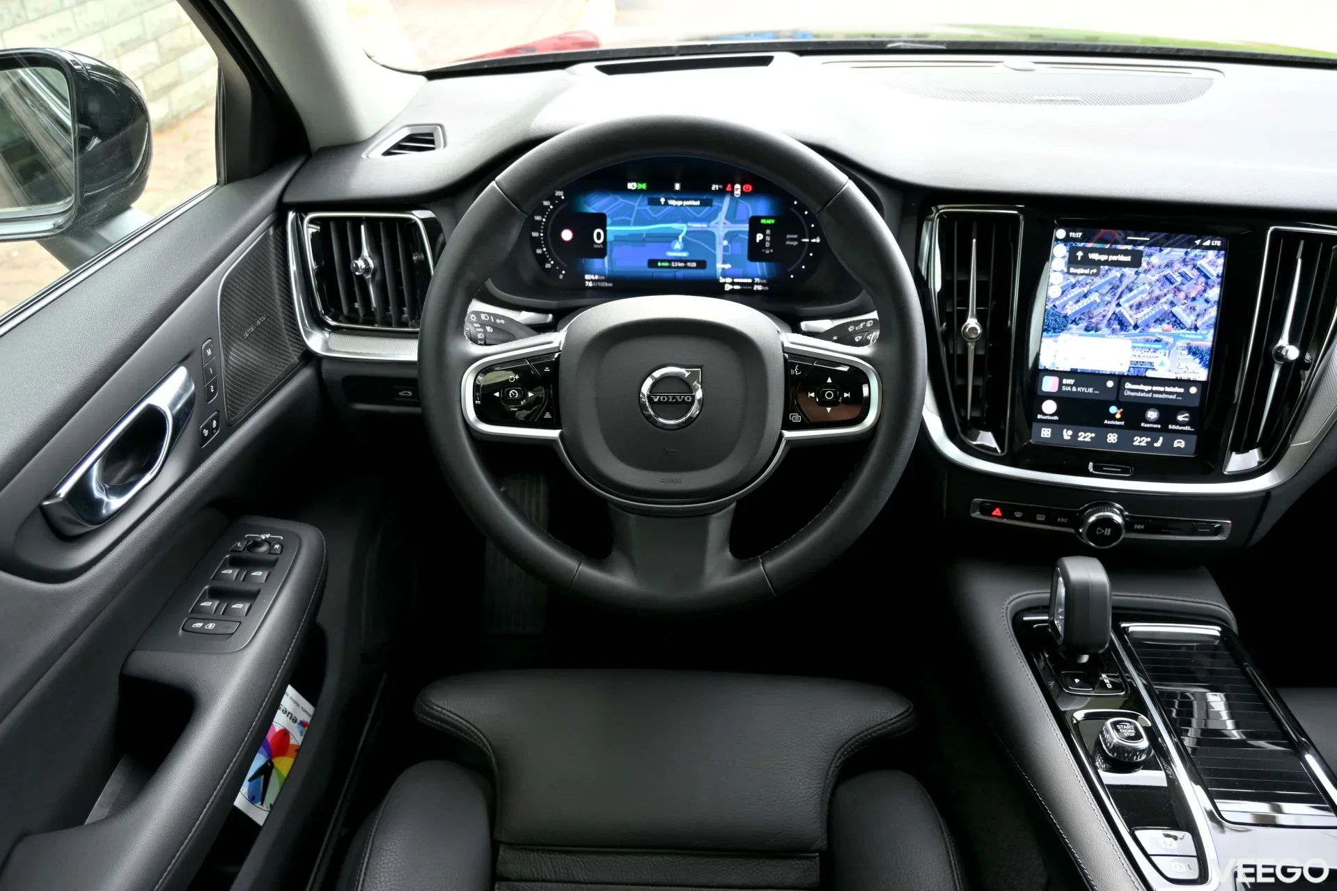 Volvo V60 AWD T6 H&K HUD DARK PLUS XENIUM INTELLI SAFE PRO 2 293kW