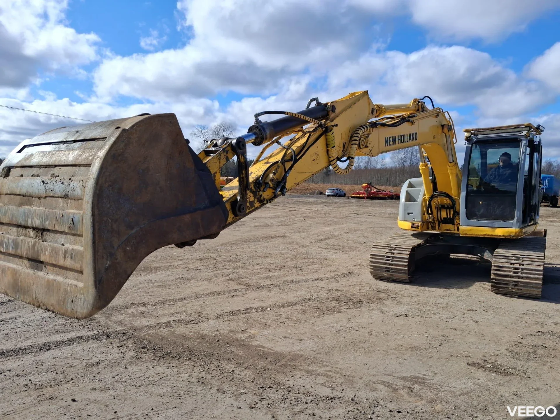 New Holland E135SR kW