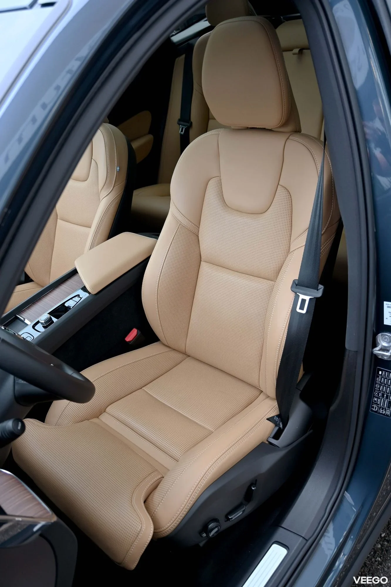 Volvo XC60 AWD B&W ULTIMATE DARK XENIUM INTELLI PRO FULL 2 335kW