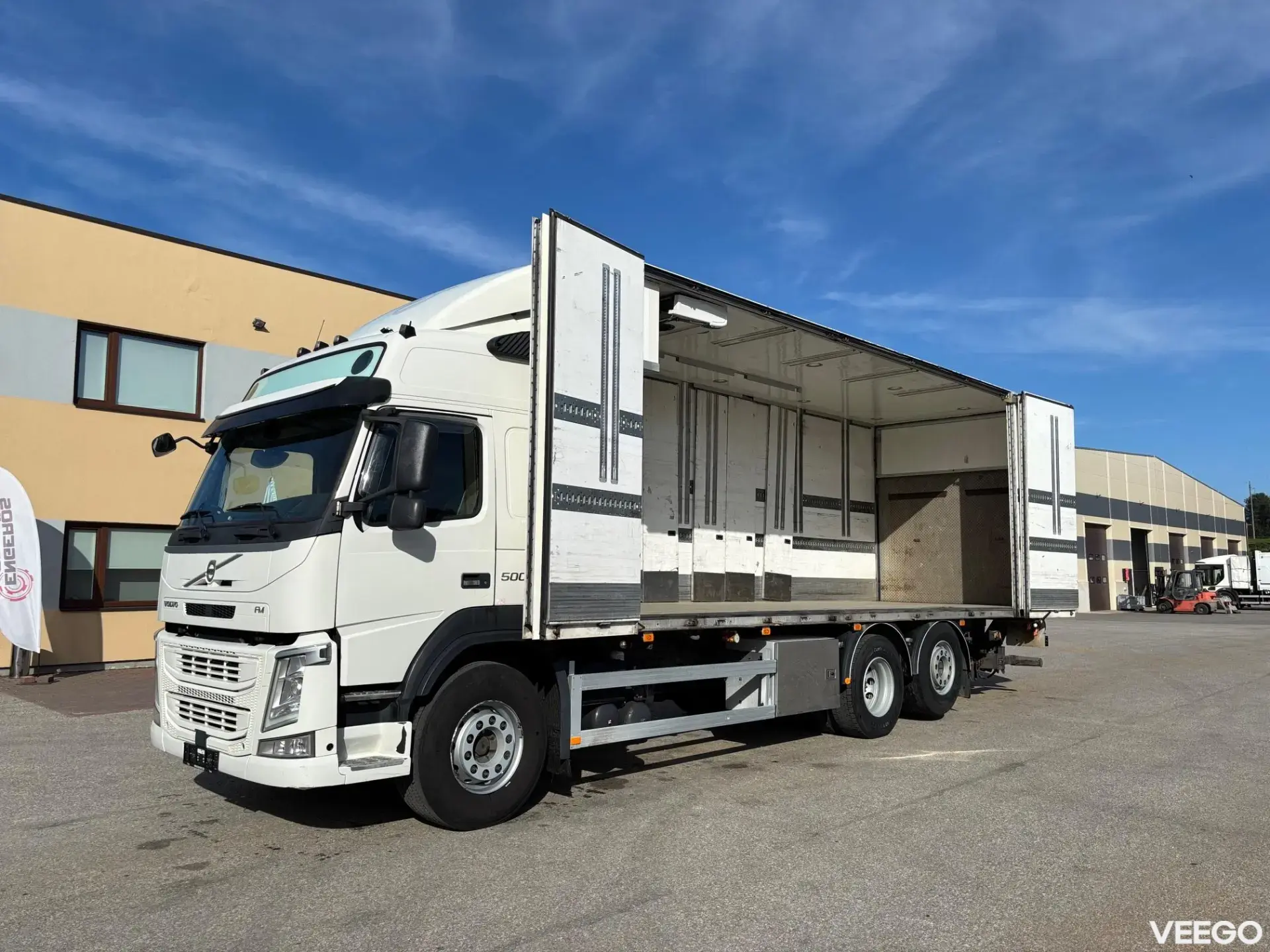 Volvo FM 6X2*4 + RETARDER + CARRIER SUPRA 1250 375kW