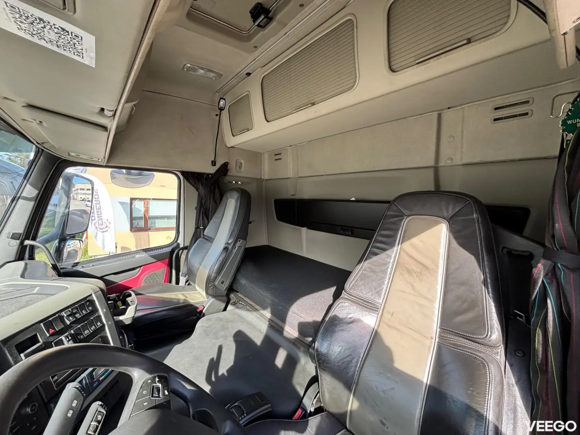 Volvo FM 6X2*4 + RETARDER + CARRIER SUPRA 1250 375kW