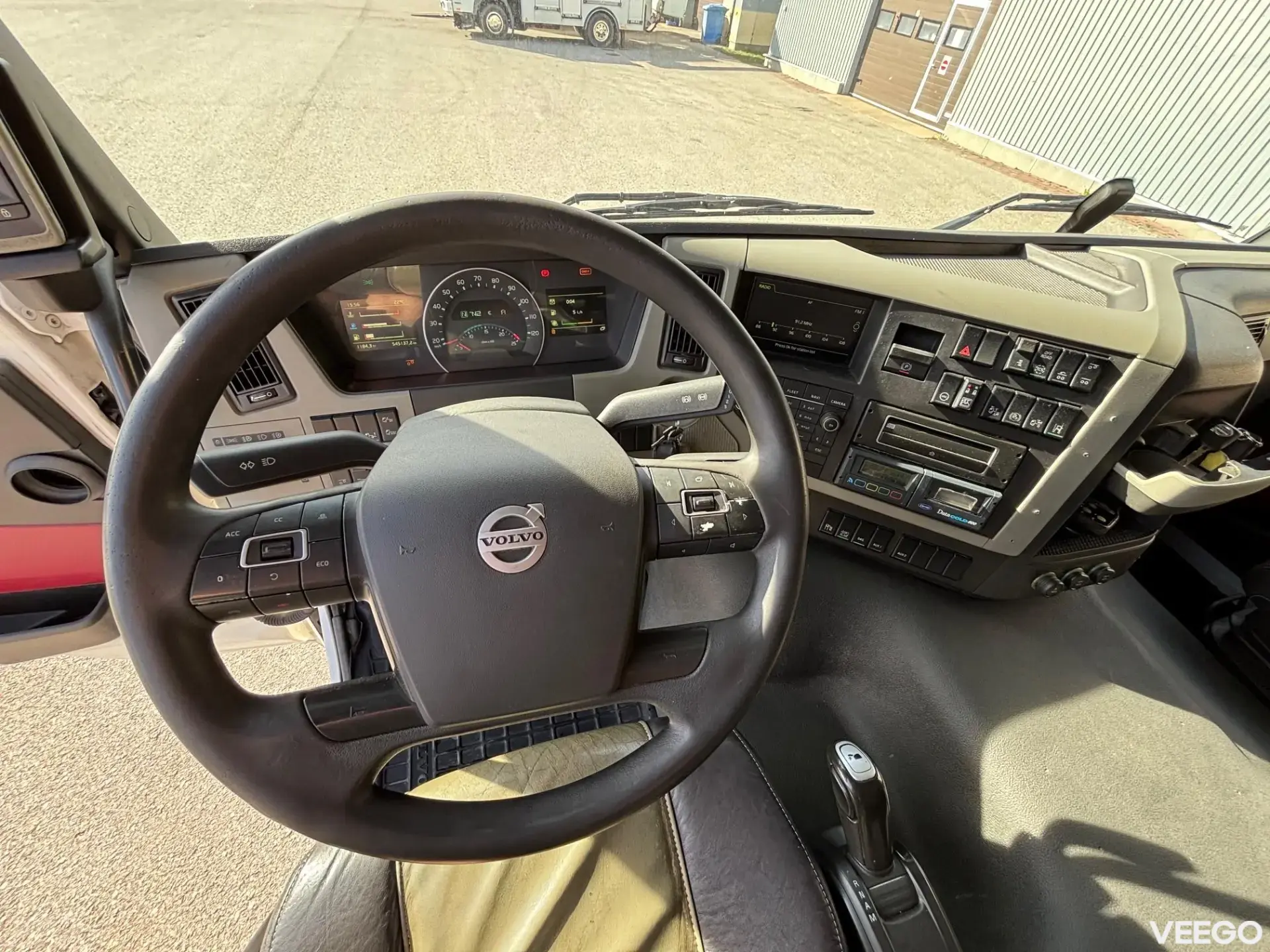 Volvo FM 6X2*4 + RETARDER + CARRIER SUPRA 1250 375kW