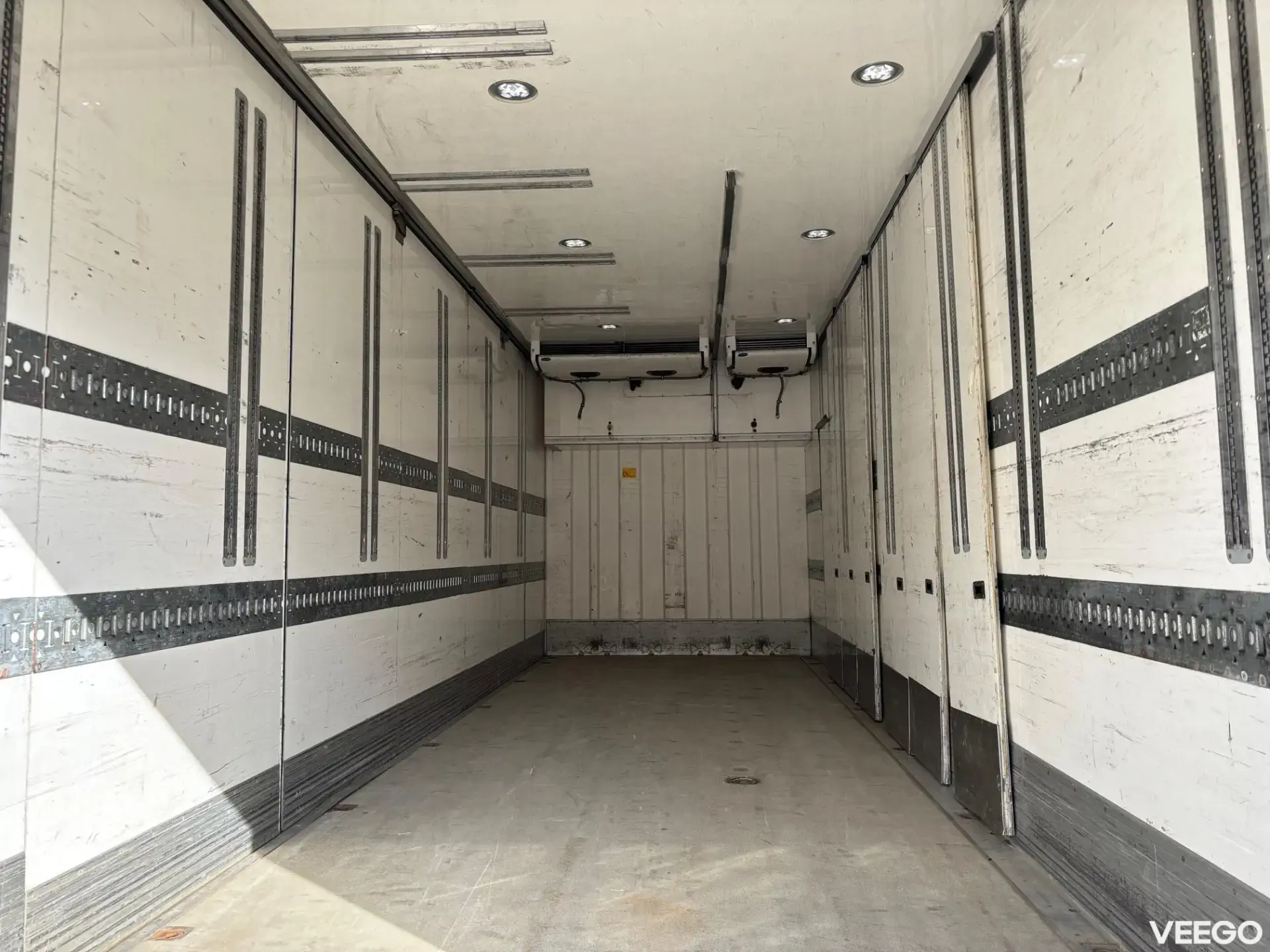 Volvo FM 6X2*4 + RETARDER + CARRIER SUPRA 1250 375kW