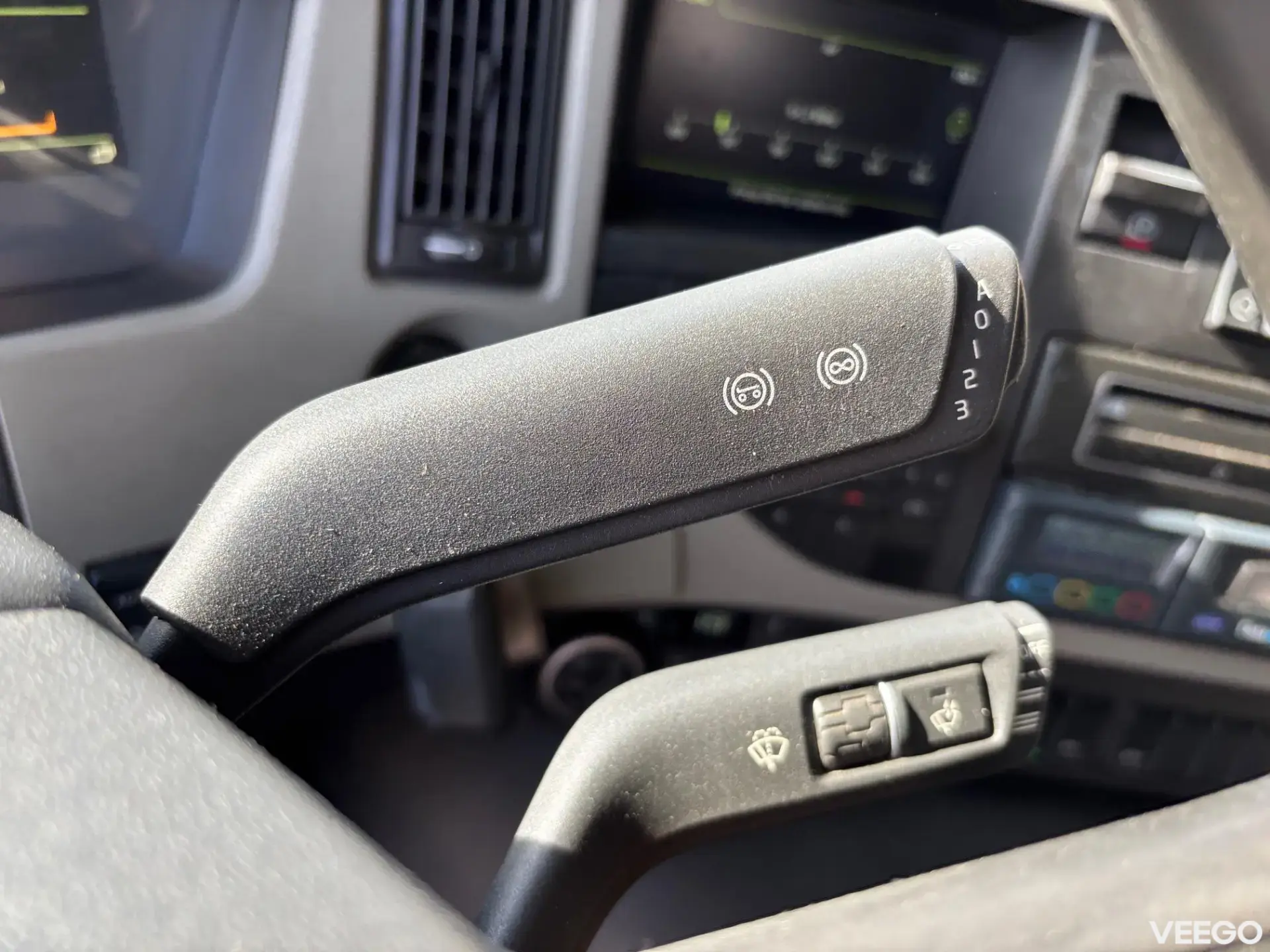 Volvo FM 6X2*4 + RETARDER + CARRIER SUPRA 1250 375kW