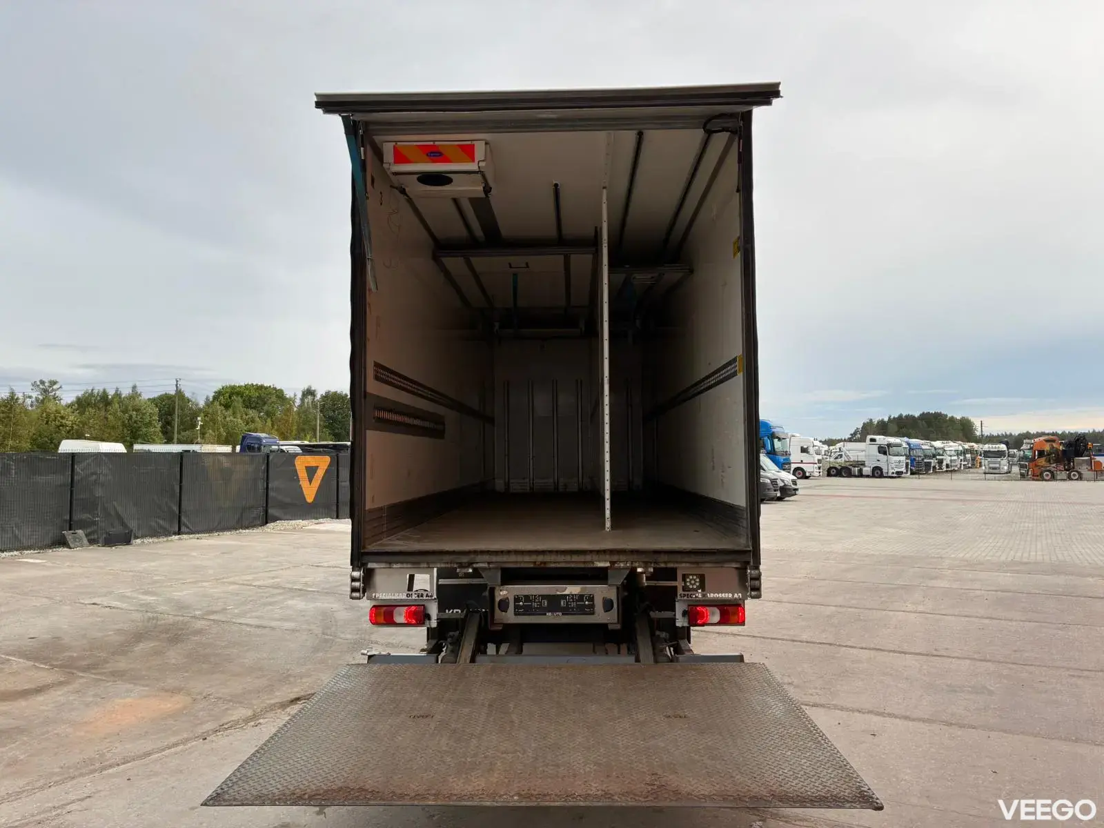Mercedes-Benz Antos CARRIER SUPRA 1250 Mt / BOX L=8674 mm 260kW
