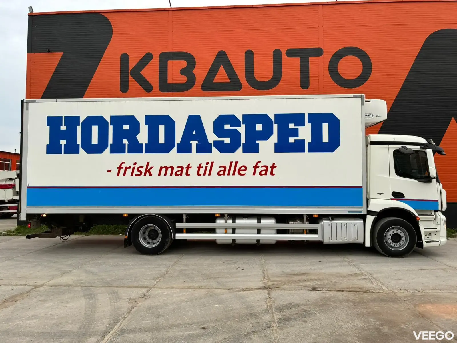 Mercedes-Benz Antos CARRIER SUPRA 1250 Mt / BOX L=8674 mm 260kW